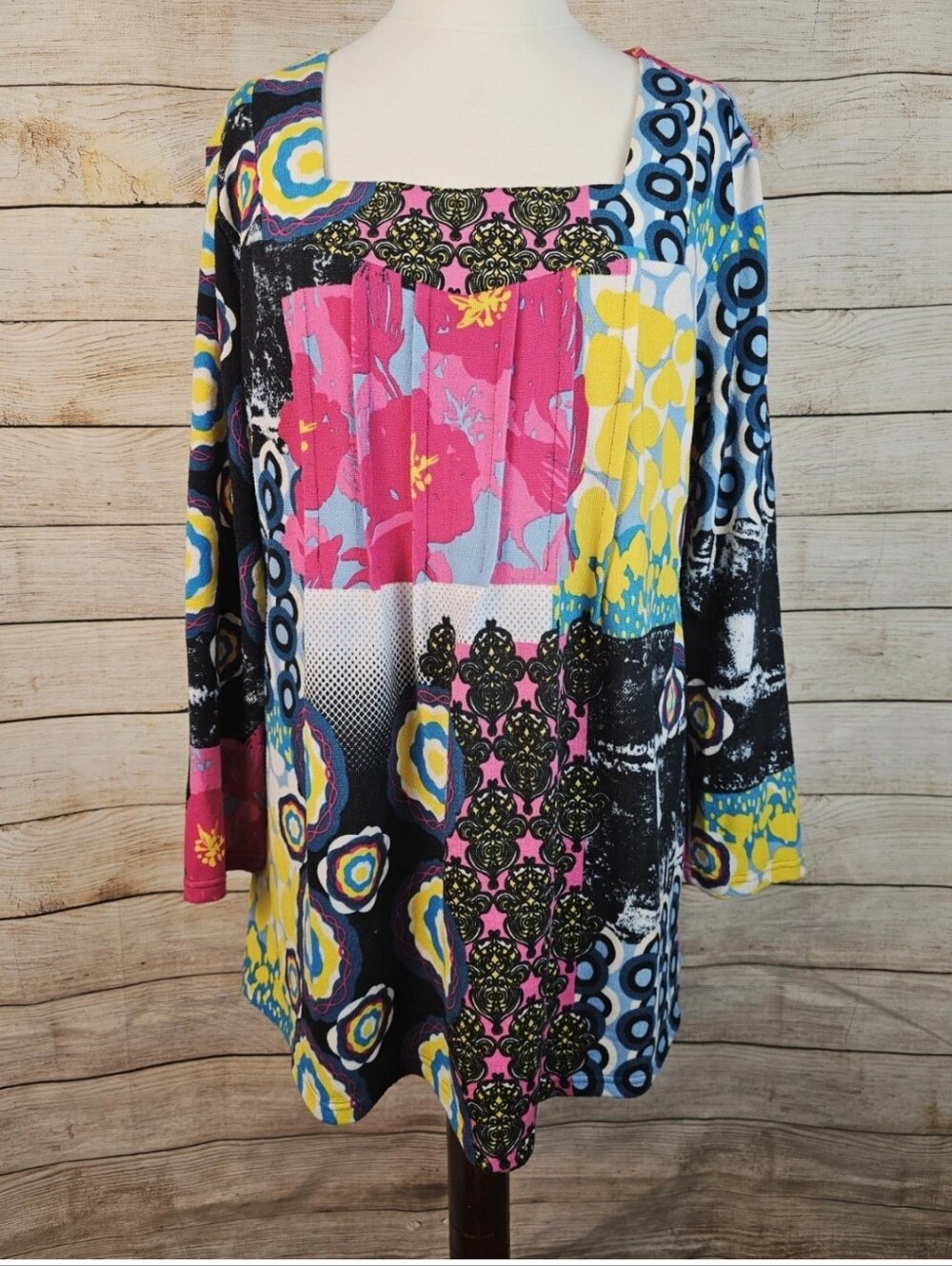 The Pyramid Collection Colorful Long Lightweight Sweater Size Xlarge